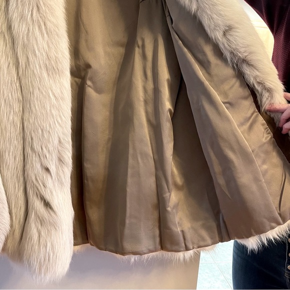 Custom Genuine Vintage Arctic Fox Fur Coat - Excellent Condition, Well Cared For - Picture 7 of 13